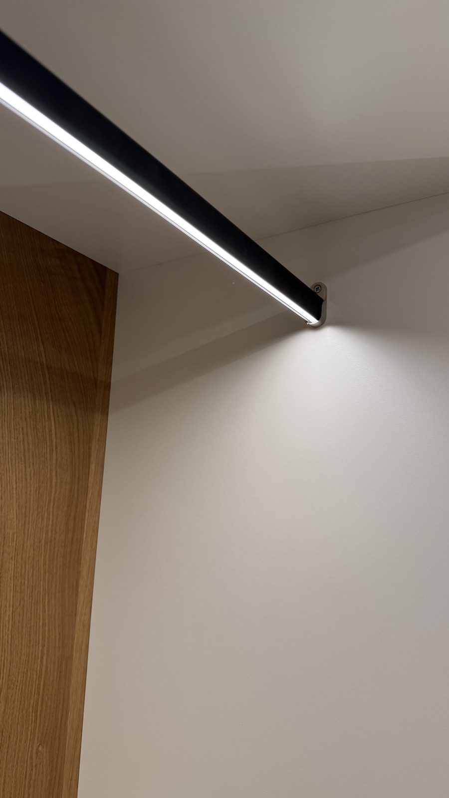 Projektbild: beleuchteter Einbauschrank